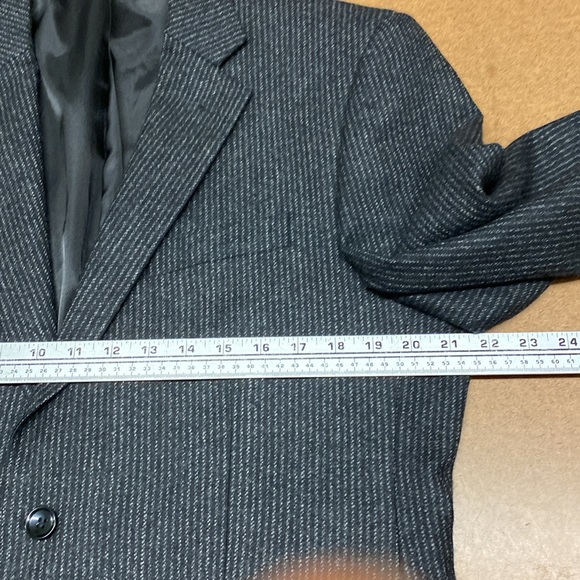 WOW! Vintage ‘80’s men’s Italian pinstripe blazer - Picture 5 of 10